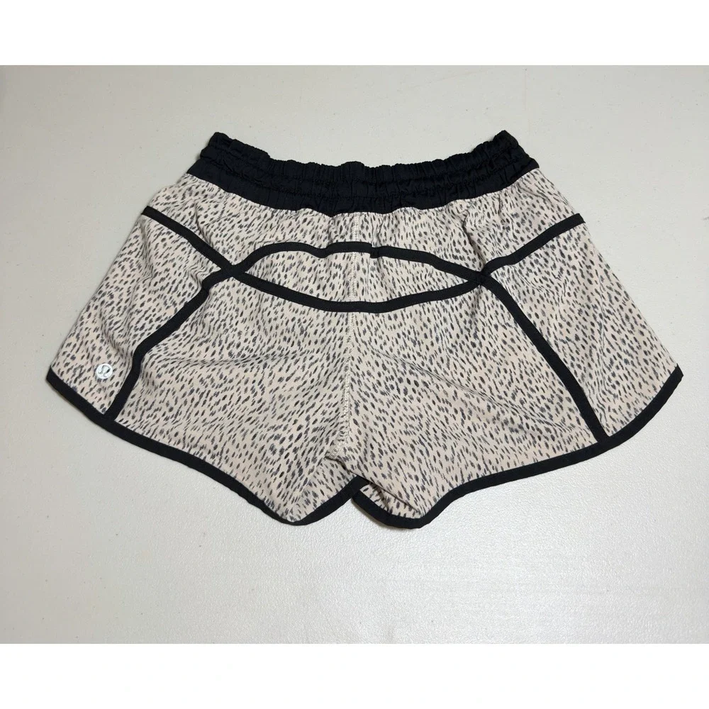 Lululemon Shorts Women's 4 Tracker‎ Lined Dottie Dash Grain Black Yoga 4